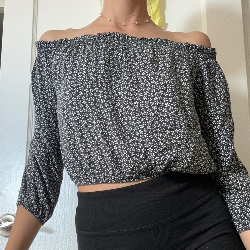 Brandy Melville Navy floral top